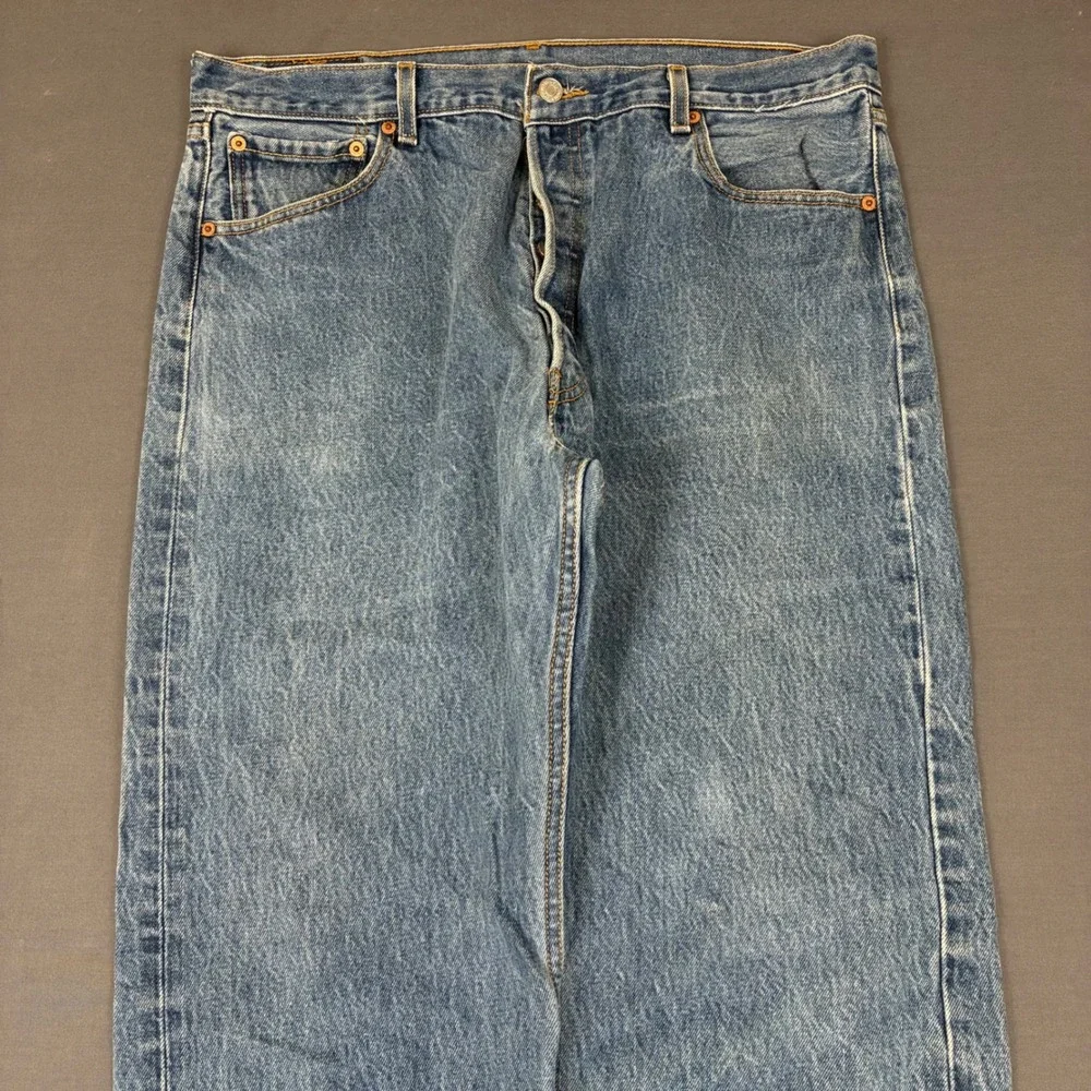 Vintage Y2K Levi's 501XX Denim Straight Jeans Men's Size 35x31 Medium Wash